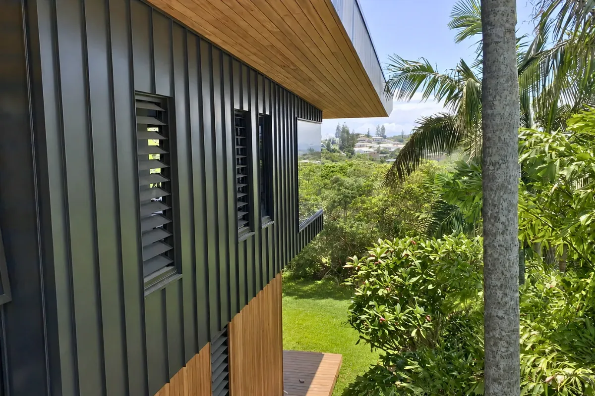 Ballina — Coastal House — Aluminium Standing Seam by Euroclad — Ballina, NSW