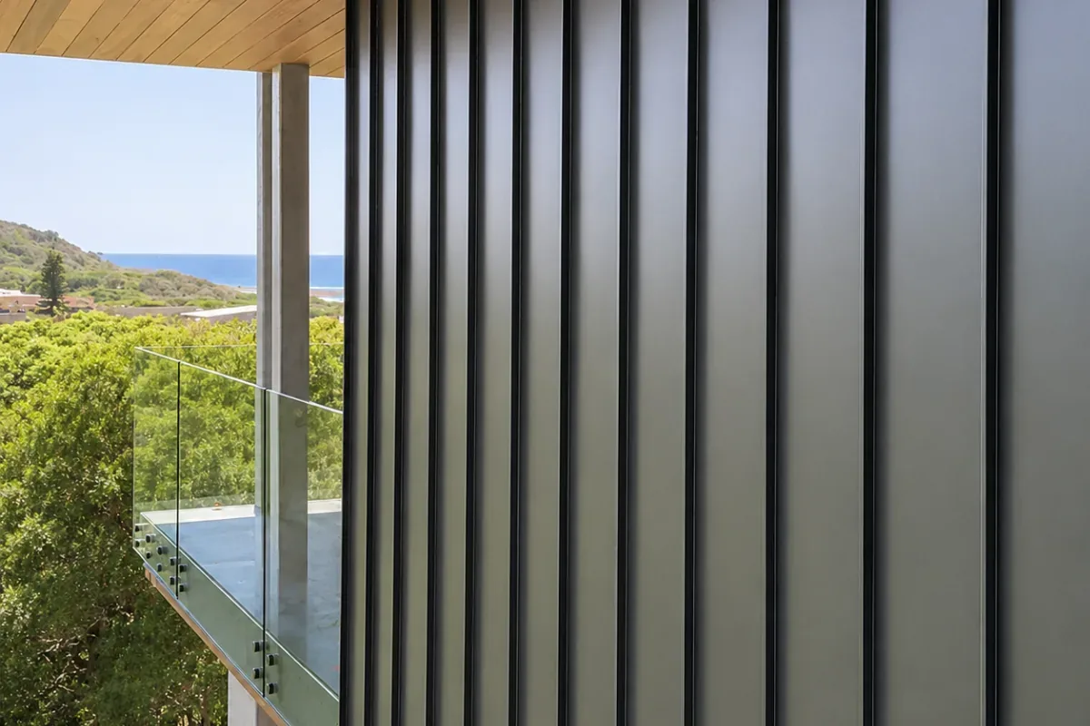 Ballina — Coastal House — Aluminium Standing Seam by Euroclad — Ballina, NSW