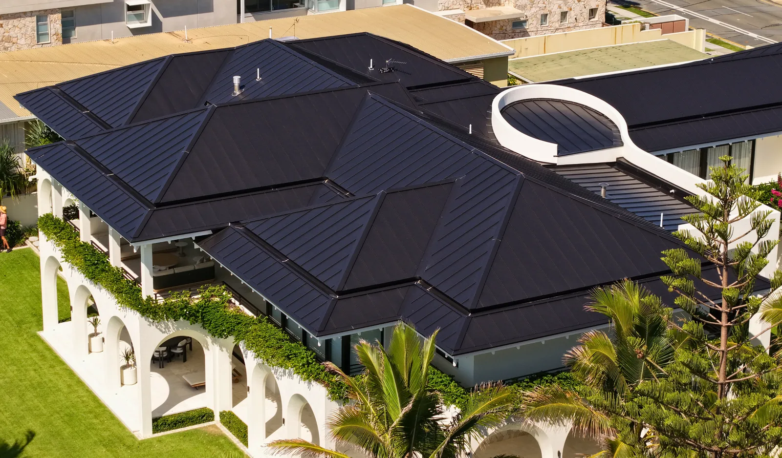 Mermaid Beach residence — aluminium standing seam roof planes by Euroclad