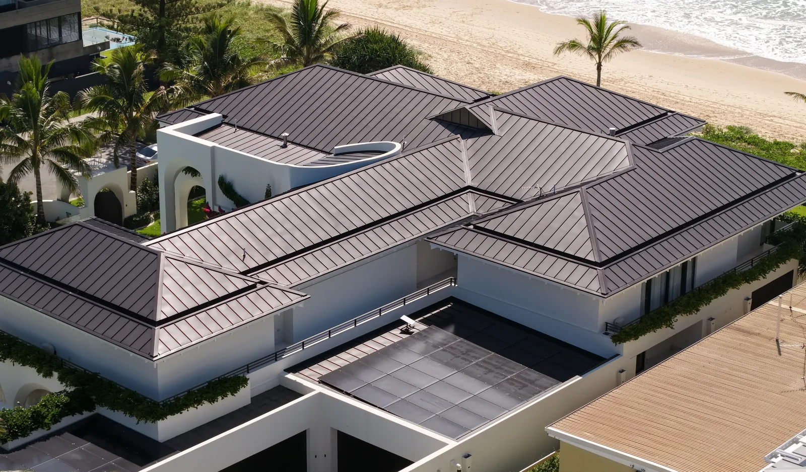 Mermaid Beach residence — architectural aluminium detail by Euroclad