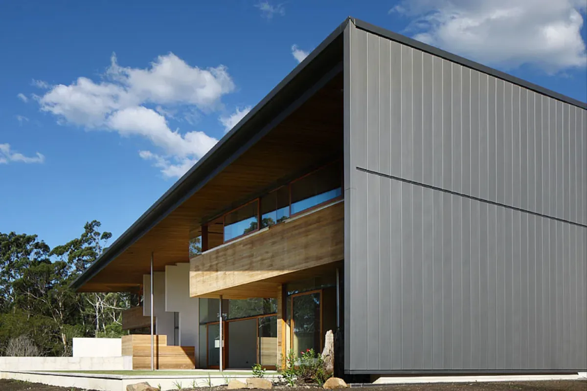 Sunshine Coast — Skillion House — Zinc Interlocking Panel by Euroclad — Sunshine Coast, QLD